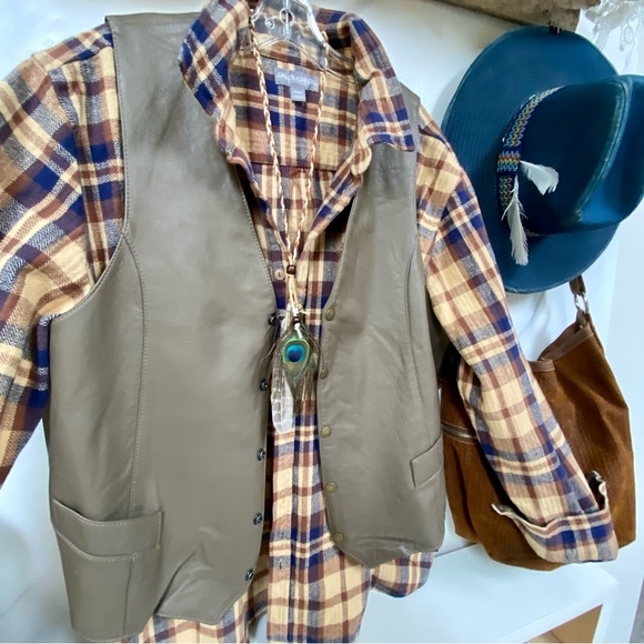 Rustic LEATHER boho vest w southwestern vibe - Picture 6 of 13